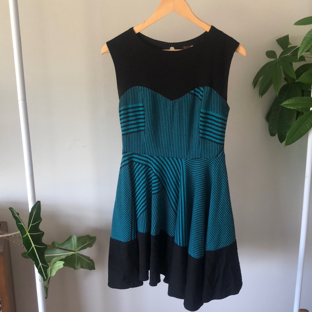 3/$25 Geometric print dress Fit and Flare